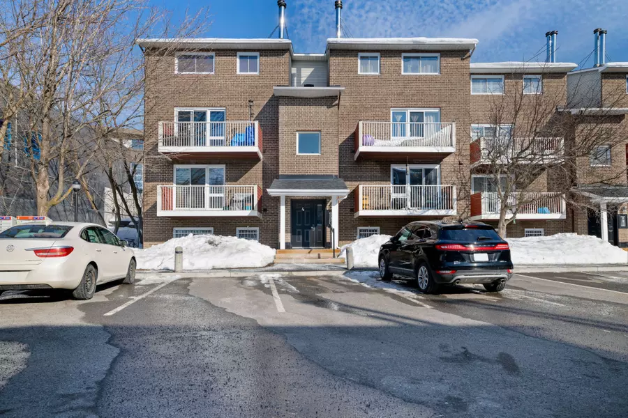 1589 ST BERNARD ST #403, Blossom Park - Airport And Area, ON K1T 3H7