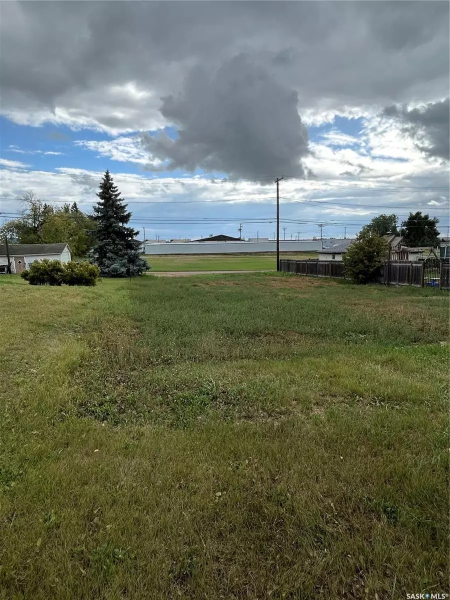 Melville, SK S0A 2P0,325 3rd AVENUE E