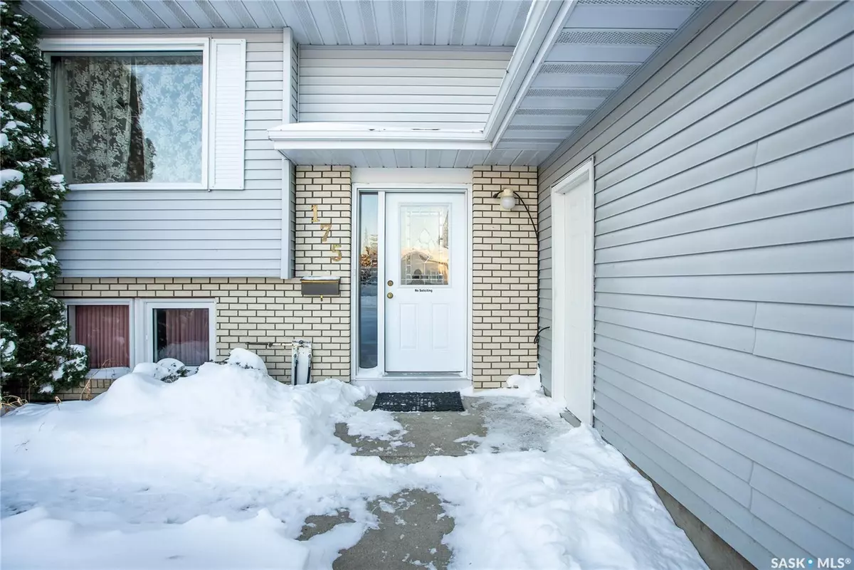 Saskatoon, SK S7M 5R4,175 Sherry CRESCENT