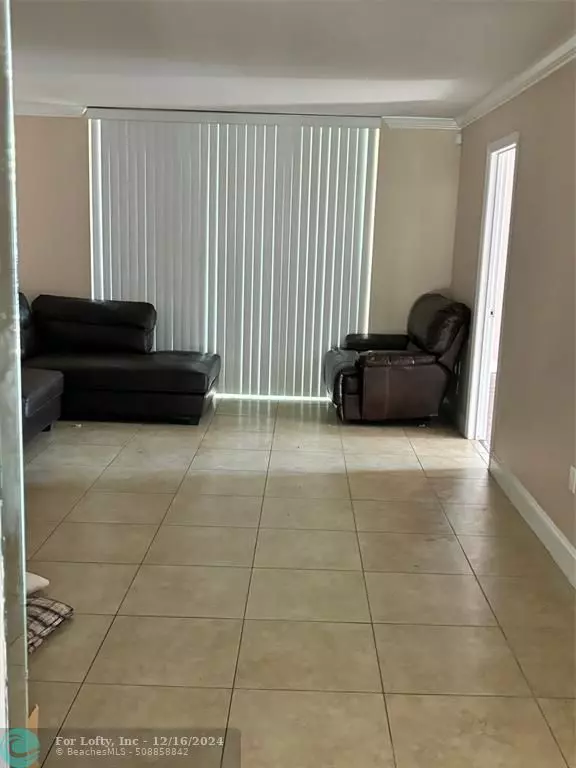 Sunrise, FL 33322,8200 sunrise lakes  #212