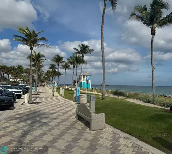 Deerfield Beach, FL 33441,191 S Ocean Dr  #614