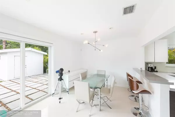 Miami Beach, FL 33139,1040 N Venetian Dr