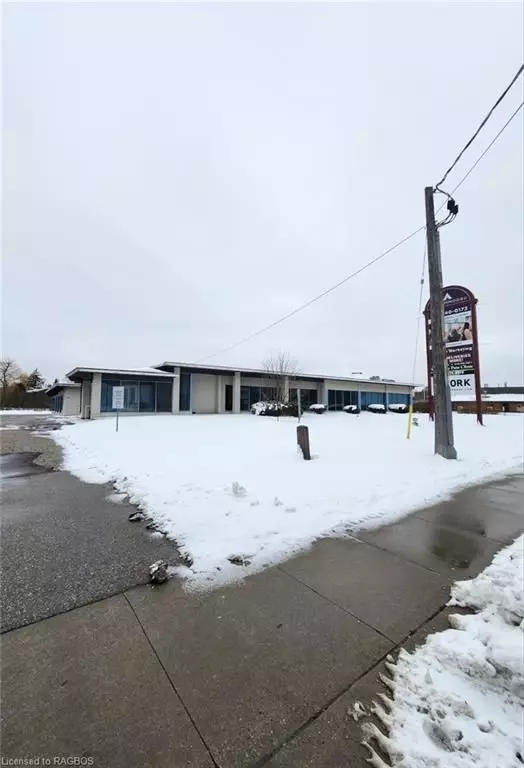 105 UNIVERSITY AVE E, Waterloo, ON N2J 2W1