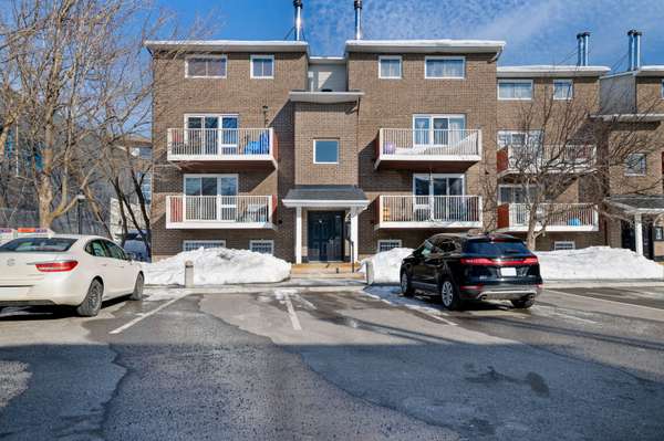 1589 ST BERNARD ST #403, Blossom Park - Airport And Area, ON K1T 3H7