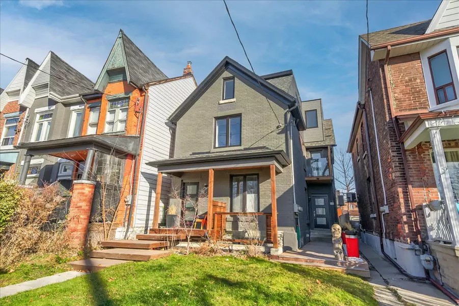 33 Edwin AVE, Toronto W02, ON M6P 3Z5