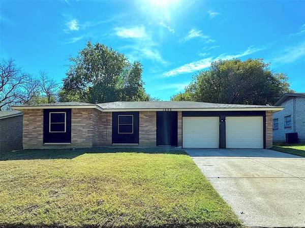 1202 Rambler Road, Arlington, TX 76014