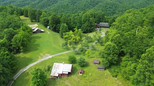 639 Dream Farm Rd., Birchleaf, VA 24220