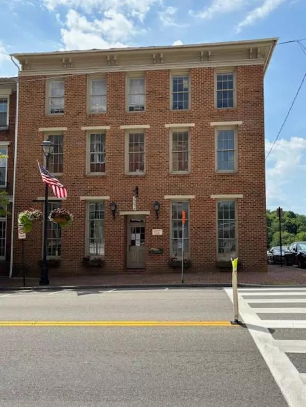 200 EAST MAIN STREET, Abingdon, VA 24210