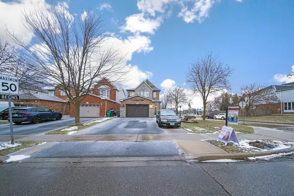 75 Larkspur RD N, Brampton, ON L6R 1X2