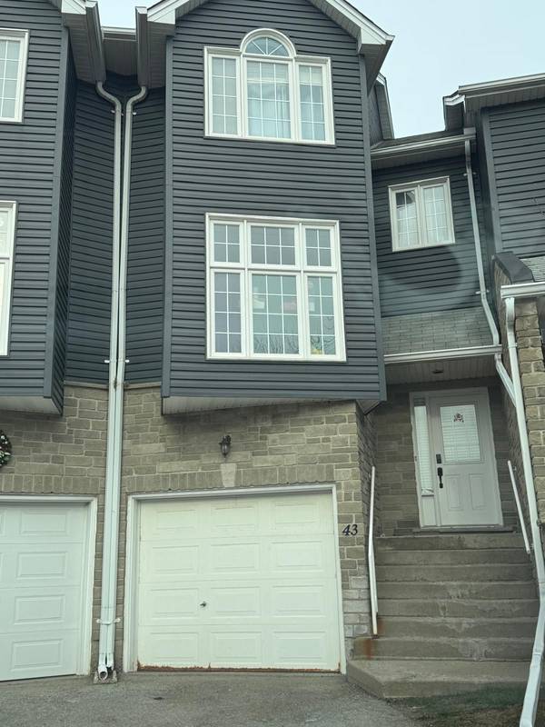 199 Saginaw Pkwy #43, Cambridge, ON N1T 1T9