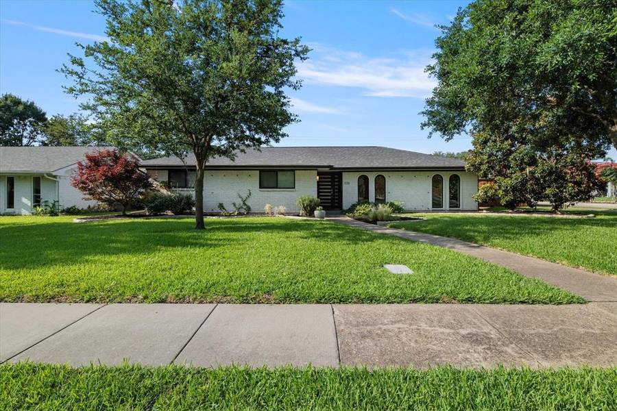 331 Oakcrest Drive, Richardson, TX 75080