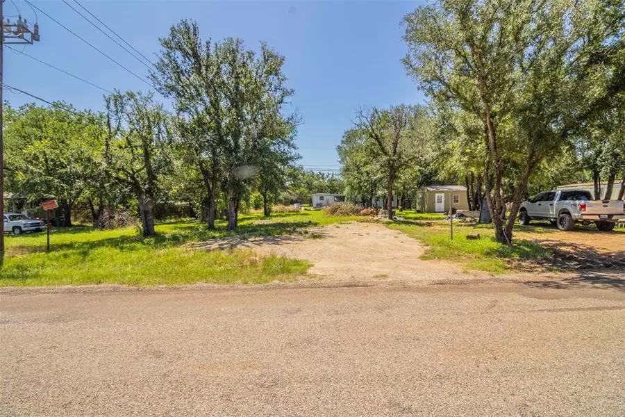 2803 Cedarhill Street, Granbury, TX 76048