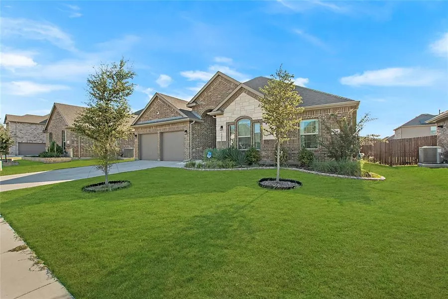 3627 Twin Pines Drive, Grand Prairie, TX 76065