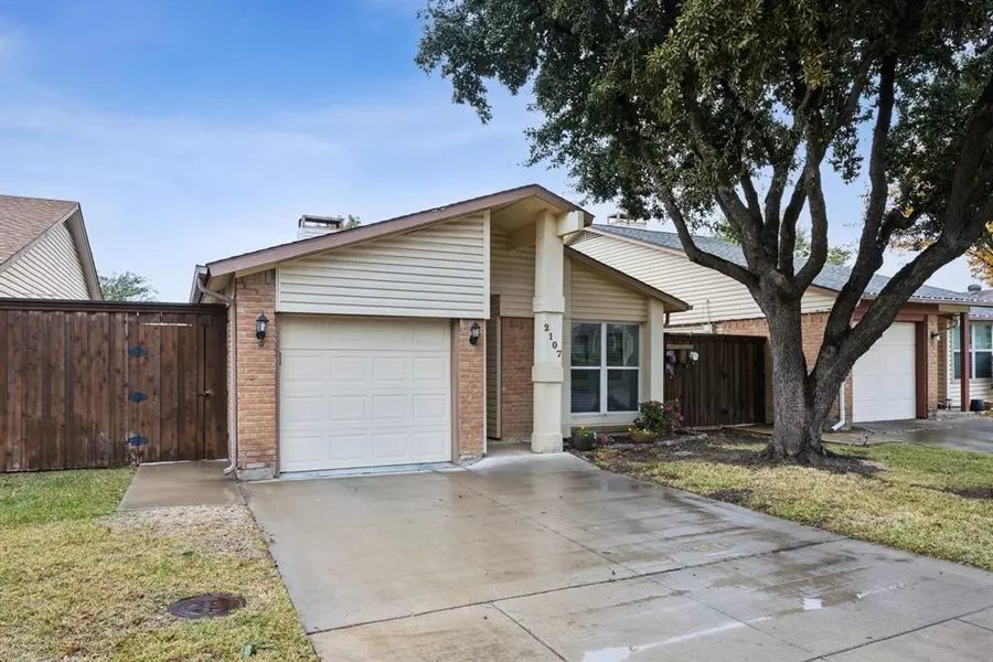 2107 Via Corona, Carrollton, TX 75006