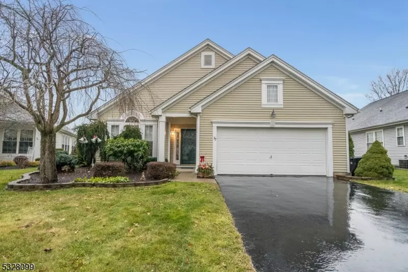 37 Kensington Circle, White Twp., NJ 07823