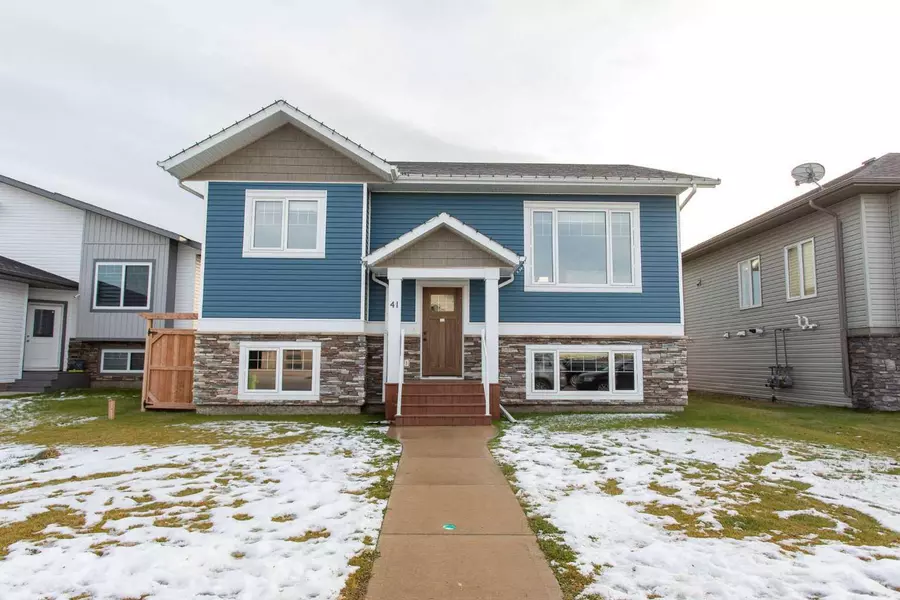 41 Mackenzie AVE, Lacombe, AB T4L 0A6