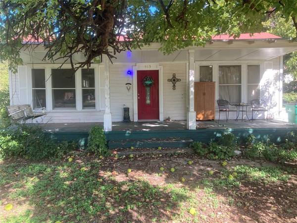 915 Cherry Street, Graham, TX 76450