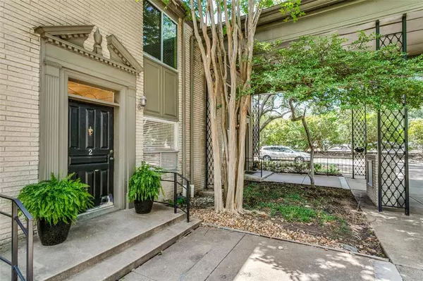 7424 W Northwest Highway #2, Dallas, TX 75225