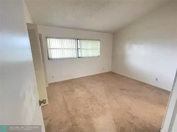 Oakland Park, FL 33309,2700 S Oakland Forest Dr  #403