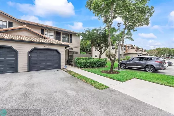 Plantation, FL 33324,9133 Vineyard Lake Dr  #9133