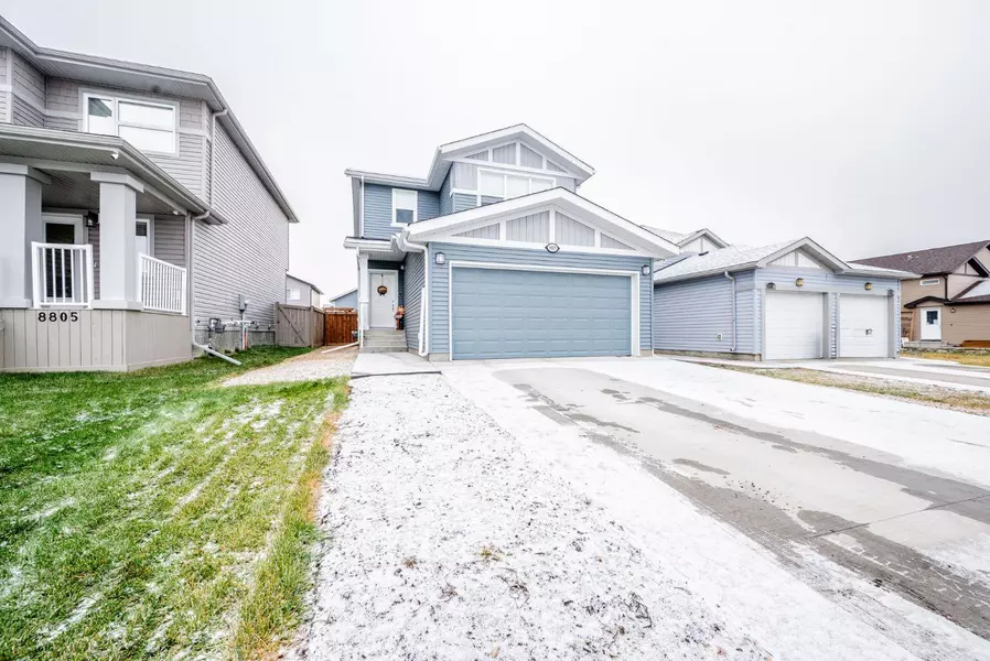 8809 86A AVE, Grande Prairie, AB T8X 0R4