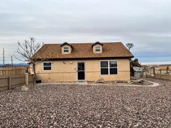 909 E Waverly Dr, Pueblo West, CO 81007