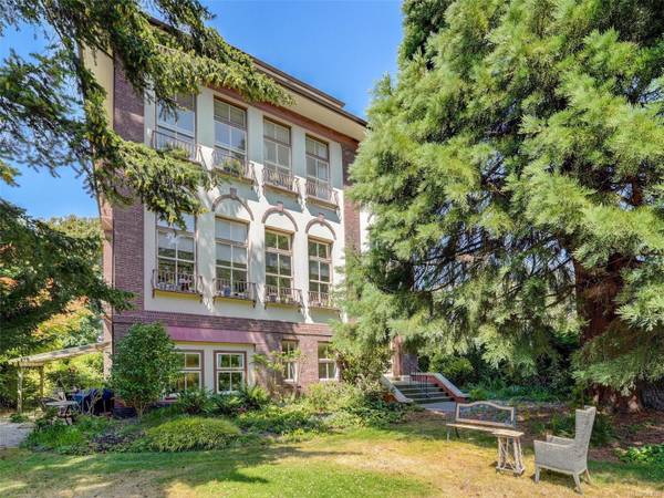 120 Douglas St #102, Victoria, BC V8V 2N9