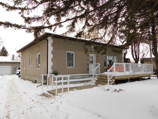 11 Fairview AVE West, Brooks, AB T1R 0N9