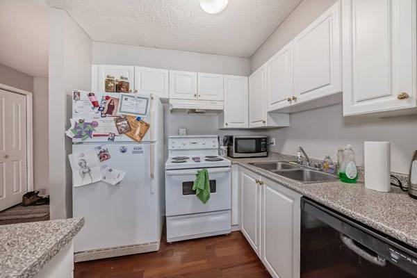 Red Deer, AB T4R3E9,60 Lawford AVE #114