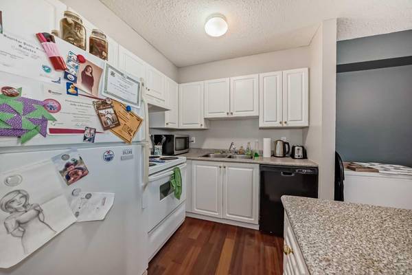 Red Deer, AB T4R3E9,60 Lawford AVE #114