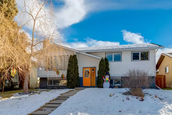 251 Queen Charlotte WAY Southeast, Calgary, AB T2J 4H9