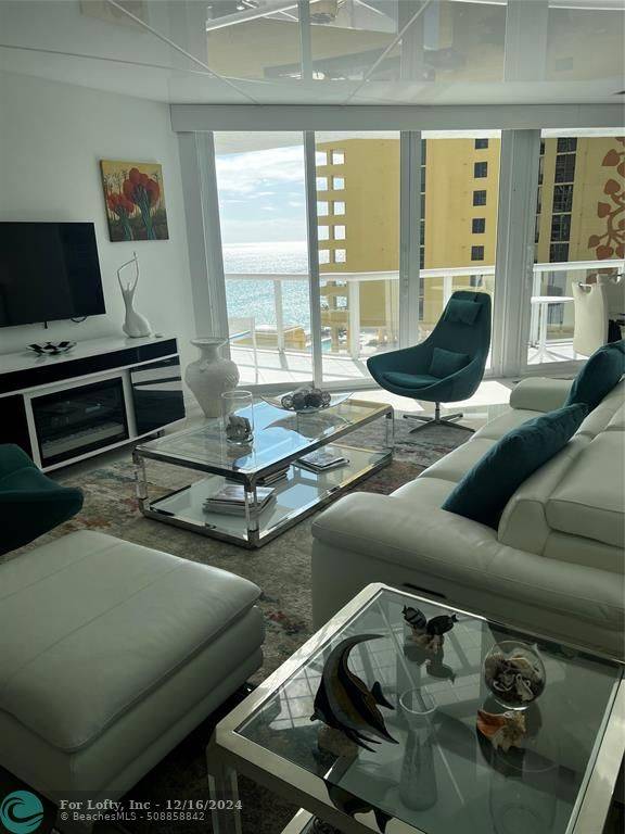 Sunny Isles Beach, FL 33160,16425 Collins Ave  #818