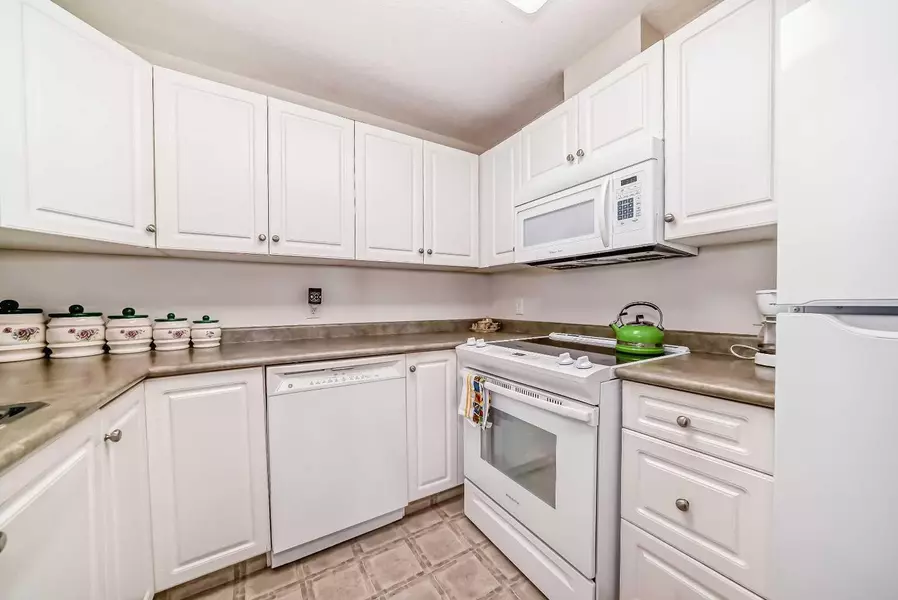 5000 Somervale CT Southwest #334, Calgary, AB T2Y 4M1