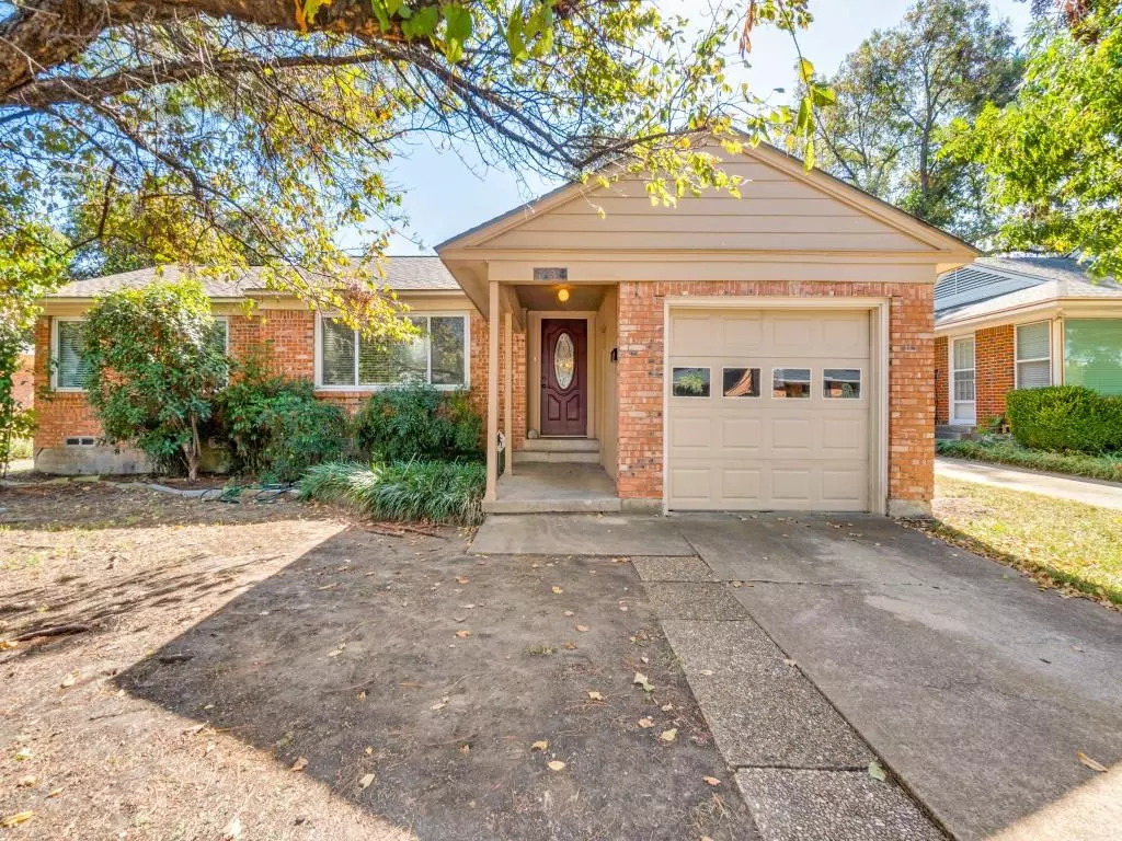 Dallas, TX 75214,6138 Woodcrest Lane