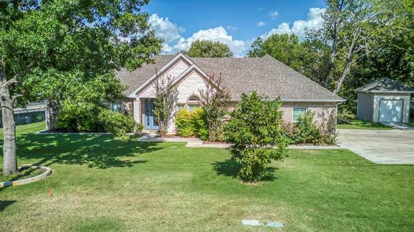 603 S Walnut Street, Cleburne, TX 76033