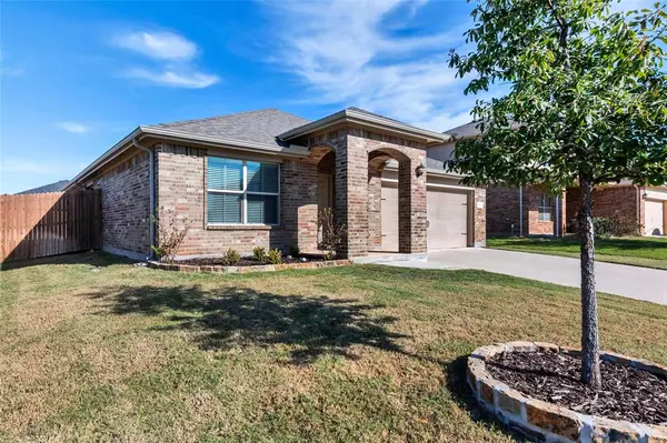 311 Triple Crown Lane, Ponder, TX 76259