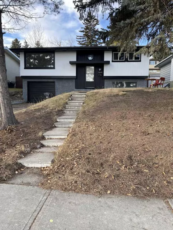 7147 8 ST Northwest, Calgary, AB T2K 1G2