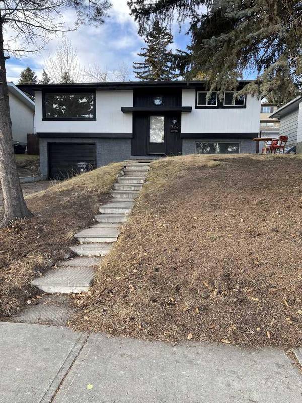 7147 8 ST Northwest, Calgary, AB T2K 1G2