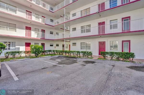 4270 NW 40th St  #111,  Lauderdale Lakes,  FL 33319