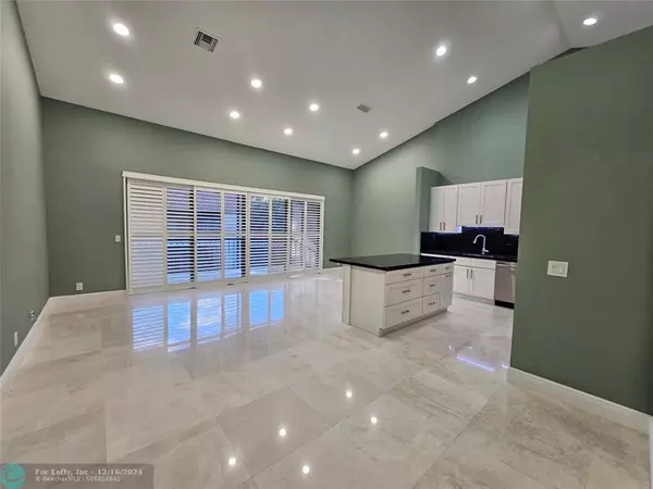 Boca Raton, FL 33486,5770 Coach House Circle  #F