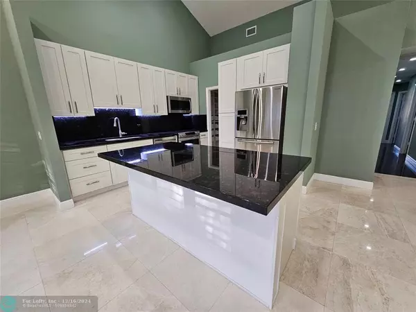 Boca Raton, FL 33486,5770 Coach House Circle  #F