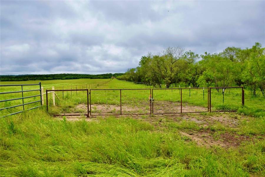 900 Calhoun, Gordon, TX 76453