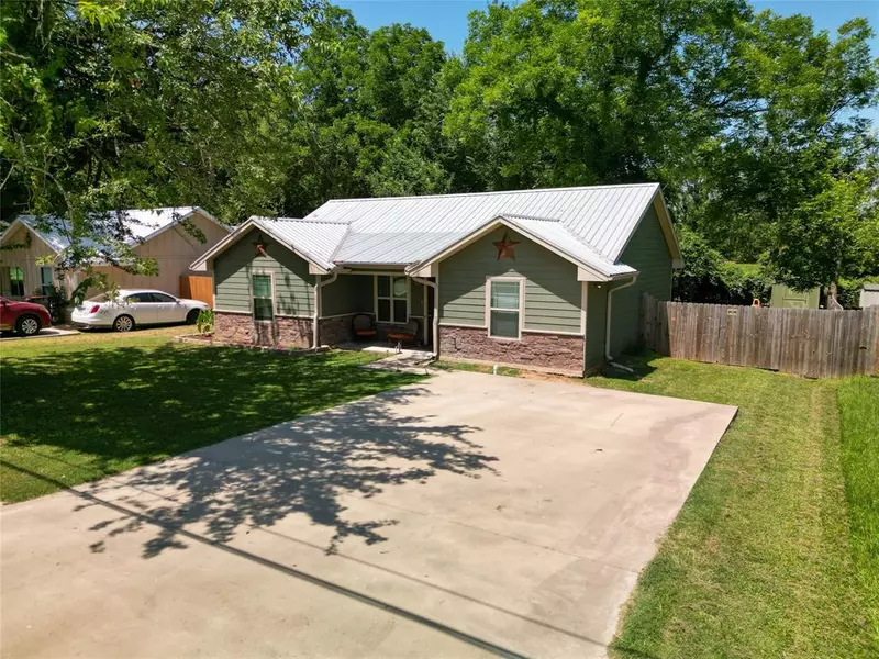 425 NW 19TH Street, Paris, TX 75460