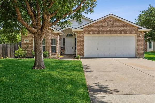 1009 Crane Circle, Saginaw, TX 76131