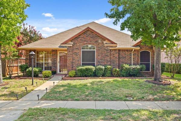 1711 Creekpoint Drive, Lewisville, TX 75067