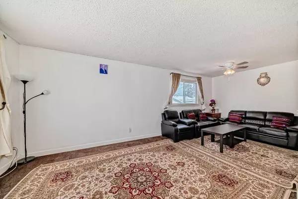 Calgary, AB T2A 3S5,5555 5 AVE SE