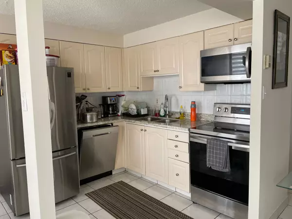 Mississauga, ON L5B 3Y8,25 Fairview RD W #1101RmB