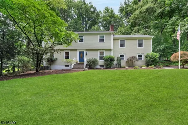 8 Barnfield Ct,  Upper Saddle River Boro,  NJ 07458