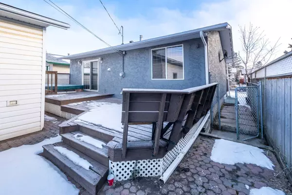 Calgary, AB T2A 3L3,1435 42 ST NE