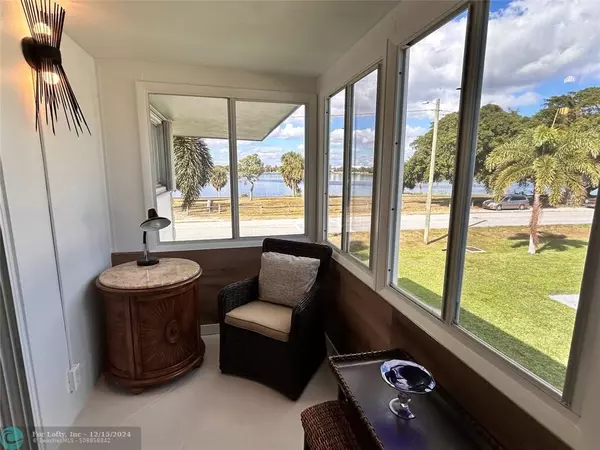 Lake Worth Beach, FL 33461,2180 Lake Osborne Drive  #11